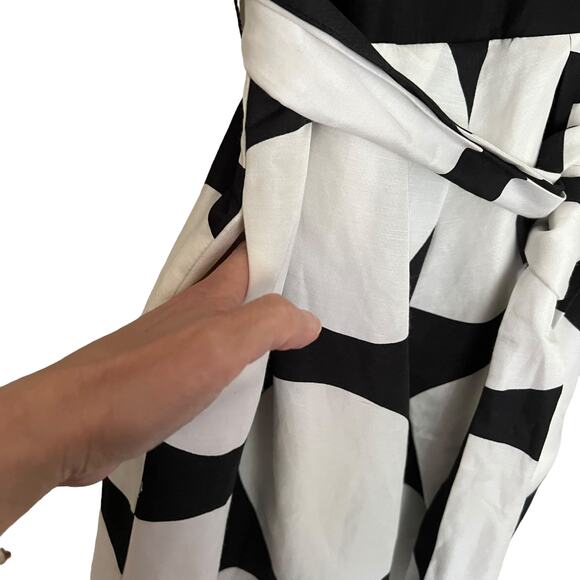 Banana Republic Black and White Circle Mini Dress - Picture 5 of 9